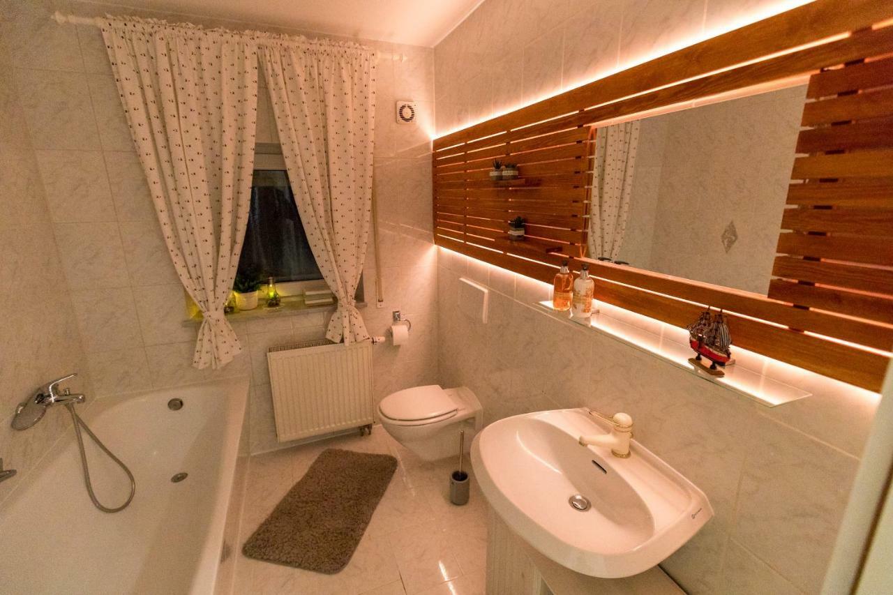 Ferienwohnung Landhaus Swisttal - In Der Naehe Phantasialand Bruehl Und Palmenparadies Therme Euskirchen Exterior foto