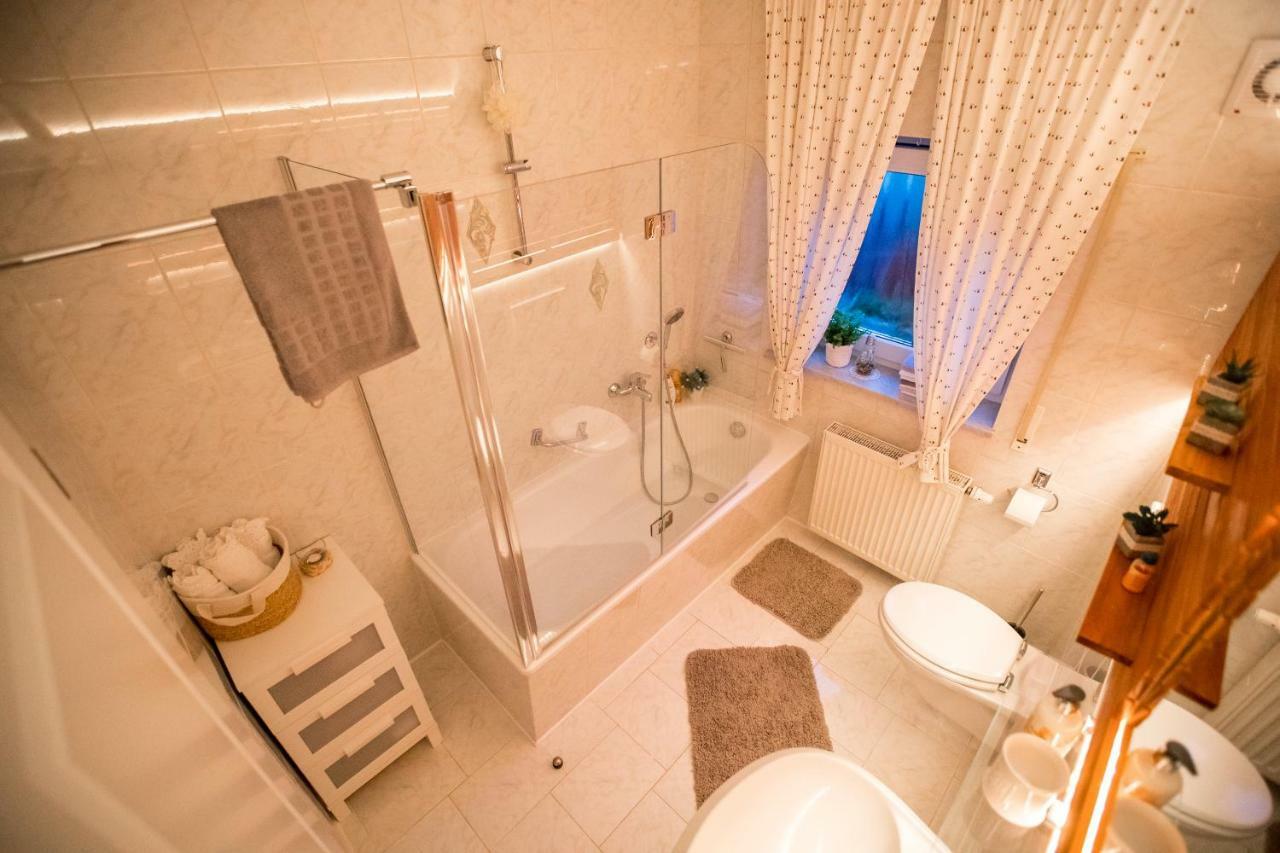 Ferienwohnung Landhaus Swisttal - In Der Naehe Phantasialand Bruehl Und Palmenparadies Therme Euskirchen Exterior foto
